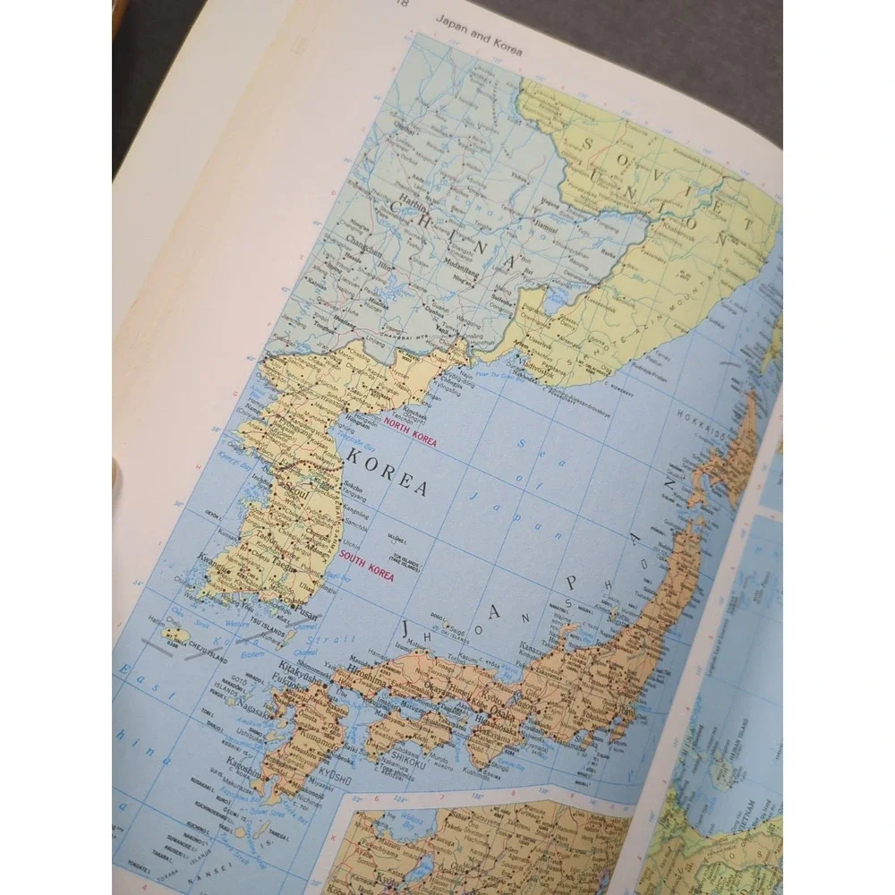 1984 Contemporary‎ World Atlas Vintage Illustrated Rand McNally Trade Paperback